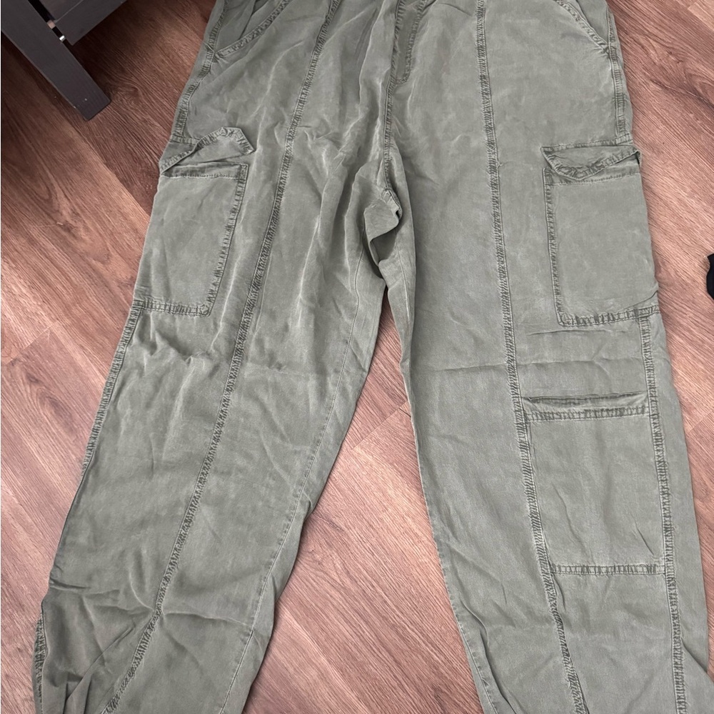 Forever 21 Olive Green Cargo Pants